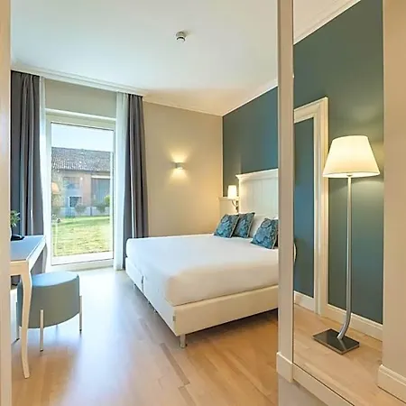 Отель La Caporala